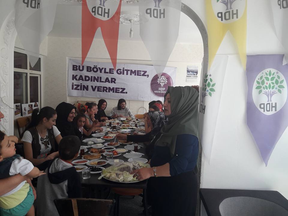 Jine HDP Li Şerefli Koçhisarê Civîyan