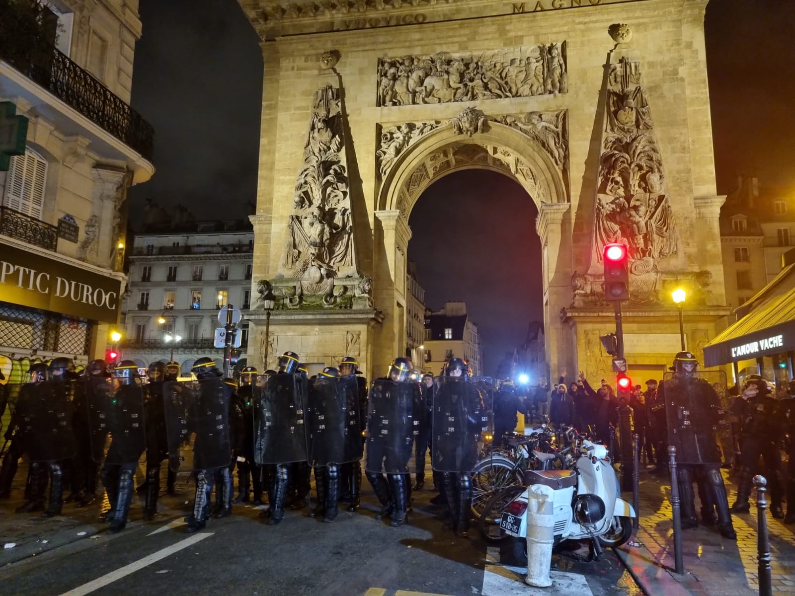 Cih Paris, Komkujiyeke din li ser Kurdan