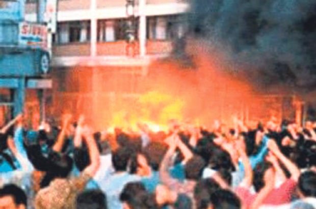Komkujiya Sêwasê, di 27’emîn salvegera xwe de, wek yek ji hezar rûpelên bixwîn ya ji dîroka Dewleta Tirk, wekî nîşaneyek reş di dîroka mirovahiyê de radiweste!